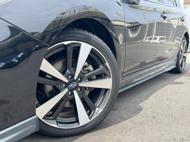 �y����18�C���`�A���~�z�C�[���z�O�ςɃ}�b�`���������A���~�z�C�[���𑕒����Ă���܂��B�e��ЊO�A���~�z�C�[����A�X�^�b�h���X�^�C�����戵�����Ă���܂��B���񂲑��k����������