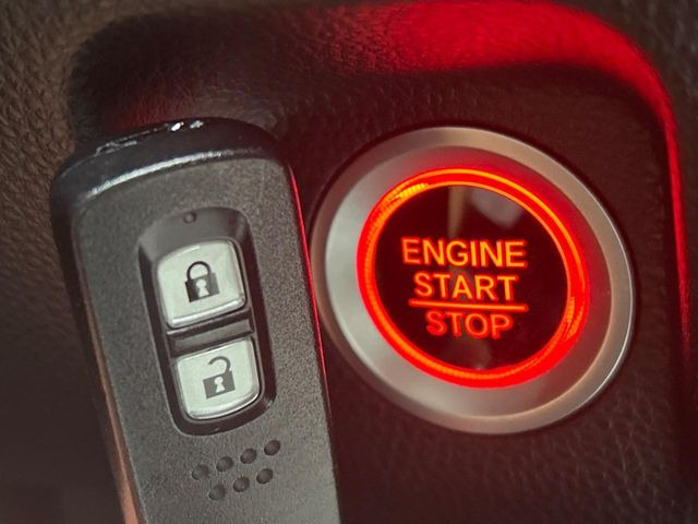 �yHonda�X�}�[�g�L�[�z�J�o����|�P�b�g�ɓ��ꂽ�܂܂ł��h�A�̎{���E�������\�ȃX�}�[�g�L�[�𑕔��B�G���W���̃I���E�I�t�����J�M�����o���K�v����������Ƃ��Ă��֗��ł���