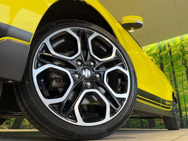 �y����17�C���`�A���~�z�C�[���z�O�ςɃ}�b�`���������A���~�z�C�[���𑕒����Ă���܂��B�e��ЊO�A���~�z�C�[����A�X�^�b�h���X�^�C�����戵�����Ă���܂��B���񂲑��k����������
