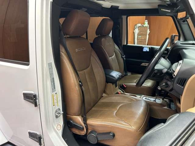 ラングラーアンリミテッド サハラ 4WD