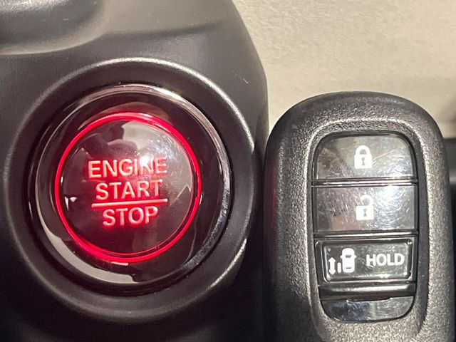 �yHonda�X�}�[�g�L�[�z�J�o����|�P�b�g�ɓ��ꂽ�܂܂ł��h�A�̎{���E�������\�ȃX�}�[�g�L�[�𑕔��B�G���W���̃I���E�I�t�����J�M�����o���K�v����������Ƃ��Ă��֗��ł���