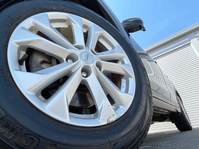 �y����17�C���`�A���~�z�C�[���z�O�ςɃ}�b�`���������A���~�z�C�[���𑕒����Ă���܂��B�e��ЊO�A���~�z�C�[����A�X�^�b�h���X�^�C�����戵�����Ă���܂��B���񂲑��k����������