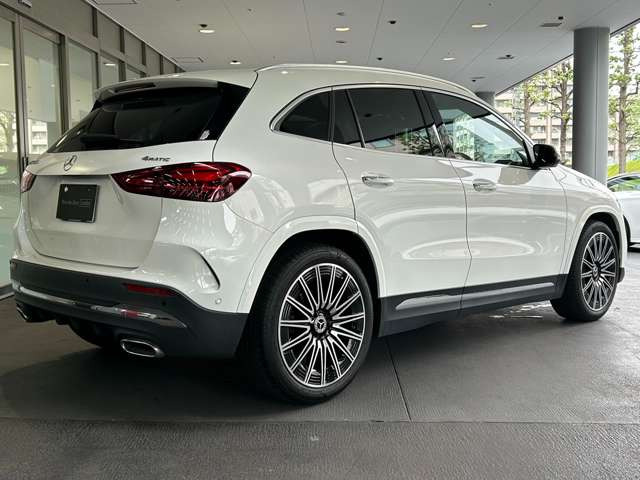GLAクラスGLA200d 4マチック AMGラインパッケージ 4WD