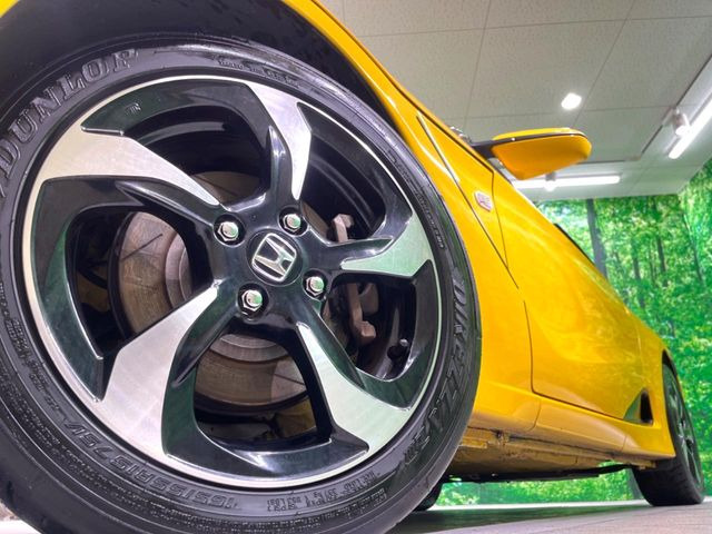 �y����16�C���`�A���~�z�C�[���z�O�ςɃ}�b�`���������A���~�z�C�[���𑕒����Ă���܂��B�e��ЊO�A���~�z�C�[����A�X�^�b�h���X�^�C�����戵�����Ă���܂��B���񂲑��k����������