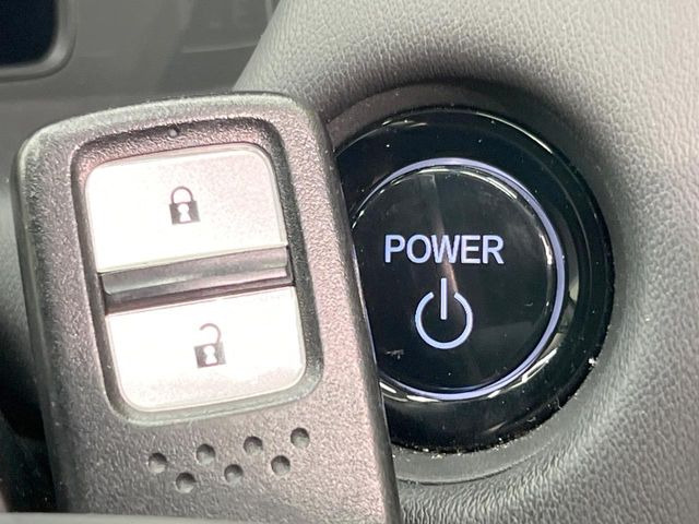 �yHonda�X�}�[�g�L�[�z�J�o����|�P�b�g�ɓ��ꂽ�܂܂ł��h�A�̎{���E�������\�ȃX�}�[�g�L�[�𑕔��B�G���W���̃I���E�I�t�����J�M�����o���K�v����������Ƃ��Ă��֗��ł���
