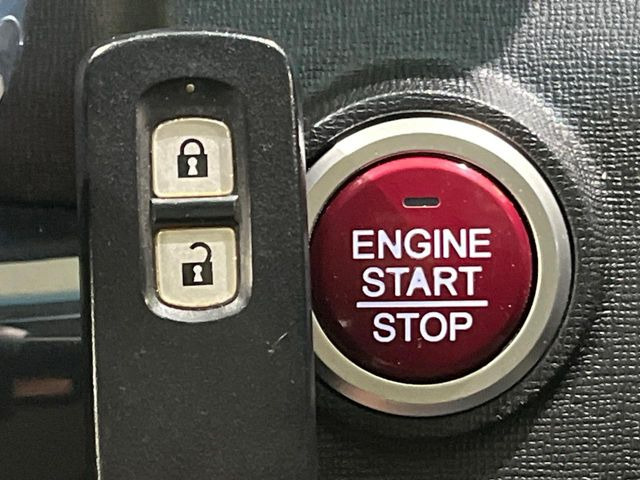 �yHonda�X�}�[�g�L�[�z�J�o����|�P�b�g�ɓ��ꂽ�܂܂ł��h�A�̎{���E�������\�ȃX�}�[�g�L�[�𑕔��B�G���W���̃I���E�I�t�����J�M�����o���K�v����������Ƃ��Ă��֗��ł���