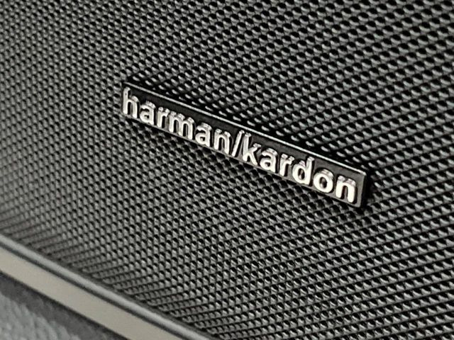 ��harman/kardon�T�E���h�V�X�e��:�I�[�f�B�I��僁�[�J�[����|����v���~�A���X�s�[�J�[�𑕔��B�����̃X�s�[�J�[����A���̗������܂ŕ����鍂�i���ȉ��y�����y���݂��������܂��B