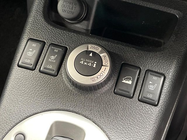 �y�I�[�����[�h4&times;4�z2WD/4WD���[�h����y�ɐ؂�ւ��\�B�R��d����2WD�A�X�^�b�N���ɖ𗧂�LOCK�AAUTO���[�h�ł�4WD�̔z���������Œ������A�H�ʏ󋵂��킸���肵��������T�|�[�g�B