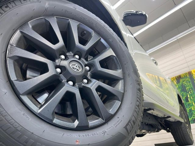 �y�����A���~�z�C�[���z�O�ςɃ}�b�`���������A���~�z�C�[���𑕒����Ă���܂��B�e��ЊO�A���~�z�C�[����A�X�^�b�h���X�^�C�����戵�����Ă���܂��B���񂲑��k����������