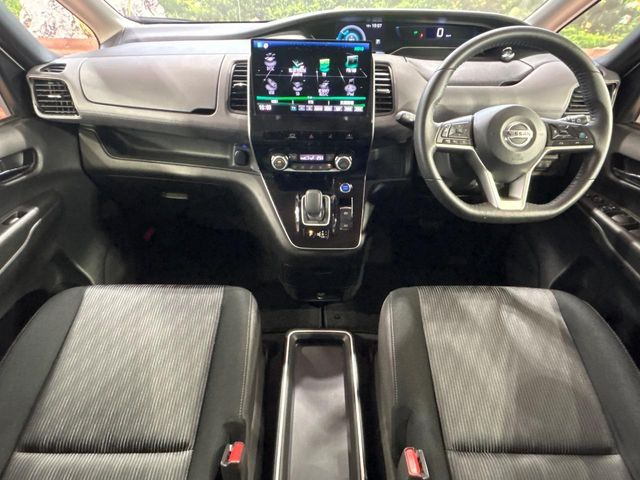 セレナ1.2 e-POWER ハイウェイスターV