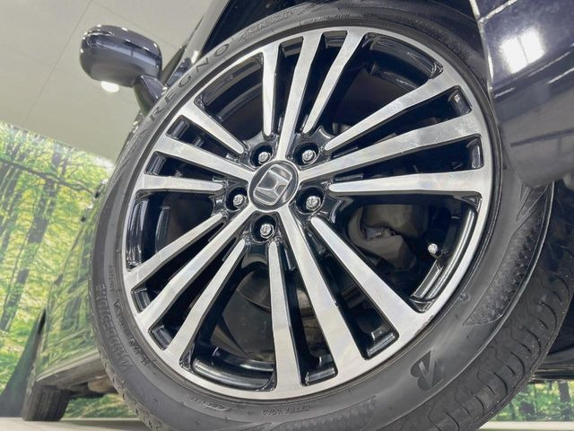 �y����18�C���`�A���~�z�C�[���z�O�ςɃ}�b�`���������A���~�z�C�[���𑕒����Ă���܂��B�e��ЊO�A���~�z�C�[����A�X�^�b�h���X�^�C�����戵�����Ă���܂��B���񂲑��k����������