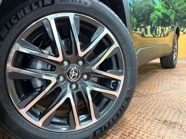 �y�����A���~�z�C�[���z�O�ςɃ}�b�`���������A���~�z�C�[���𑕒����Ă���܂��B�e��ЊO�A���~�z�C�[����A�X�^�b�h���X�^�C�����戵�����Ă���܂��B���񂲑��k����������