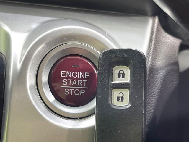 �yHonda�X�}�[�g�L�[�z�J�o����|�P�b�g�ɓ��ꂽ�܂܂ł��h�A�̎{���E�������\�ȃX�}�[�g�L�[�𑕔��B�G���W���̃I���E�I�t�����J�M�����o���K�v����������Ƃ��Ă��֗��ł���