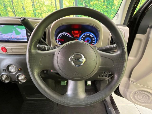 インテリアに合わせたデザインのステアリングは、運転される方のことも考え、運転しやすい形状、大きさです。是非一度、実際に触ってお確かめください。