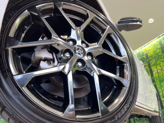 �y����18�C���`�A���~�z�C�[���z�O�ςɃ}�b�`���������A���~�z�C�[���𑕒����Ă���܂��B�e��ЊO�A���~�z�C�[����A�X�^�b�h���X�^�C�����戵�����Ă���܂��B���񂲑��k����������