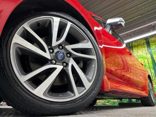 �y����18�C���`�A���~�z�C�[���z�O�ςɃ}�b�`���������A���~�z�C�[���𑕒����Ă���܂��B�e��ЊO�A���~�z�C�[����A�X�^�b�h���X�^�C�����戵�����Ă���܂��B���񂲑��k����������