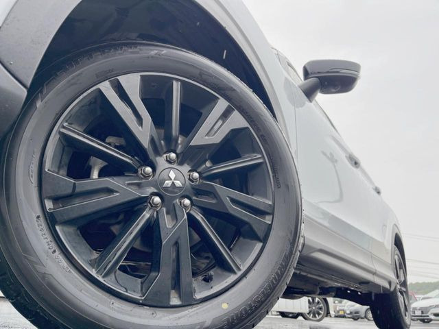 �y�����A���~�z�C�[���z�O�ςɃ}�b�`���������A���~�z�C�[���𑕒����Ă���܂��B�e��ЊO�A���~�z�C�[����A�X�^�b�h���X�^�C�����戵�����Ă���܂��B���񂲑��k����������