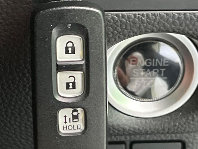 �yHonda�X�}�[�g�L�[�z�J�o����|�P�b�g�ɓ��ꂽ�܂܂ł��h�A�̎{���E�������\�ȃX�}�[�g�L�[�𑕔��B�G���W���̃I���E�I�t�����J�M�����o���K�v����������Ƃ��Ă��֗��ł���