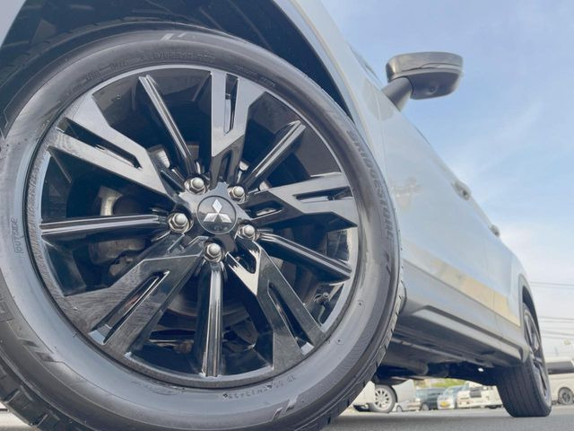 �y�����A���~�z�C�[���z�O�ςɃ}�b�`���������A���~�z�C�[���𑕒����Ă���܂��B�e��ЊO�A���~�z�C�[����A�X�^�b�h���X�^�C�����戵�����Ă���܂��B���񂲑��k����������