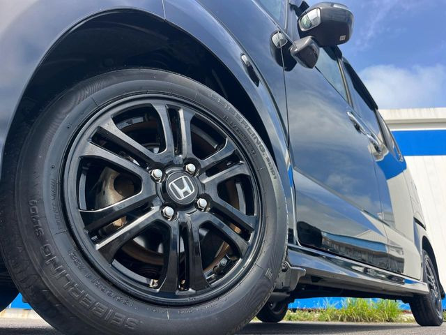 �y�����A���~�z�C�[���z�O�ςɃ}�b�`���������A���~�z�C�[���𑕒����Ă���܂��B�e��ЊO�A���~�z�C�[����A�X�^�b�h���X�^�C�����戵�����Ă���܂��B���񂲑��k����������