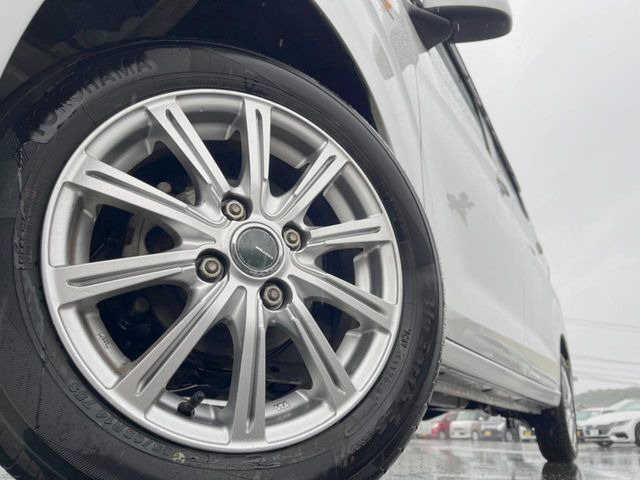 �y�����A���~�z�C�[���z�O�ςɃ}�b�`���������A���~�z�C�[���𑕒����Ă���܂��B�e��ЊO�A���~�z�C�[����A�X�^�b�h���X�^�C�����戵�����Ă���܂��B���񂲑��k����������