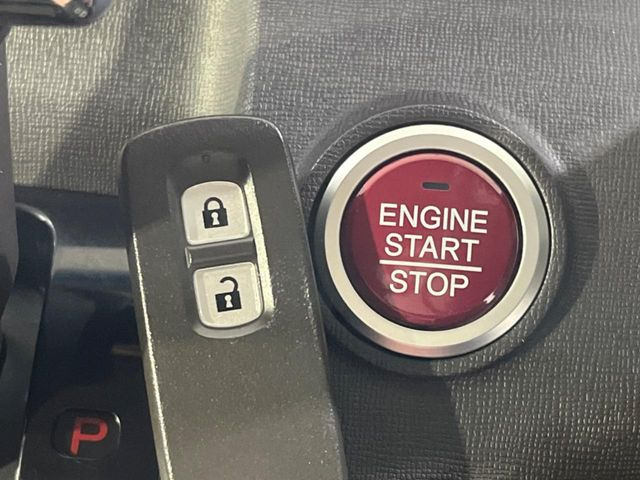 �yHonda�X�}�[�g�L�[�z�J�o����|�P�b�g�ɓ��ꂽ�܂܂ł��h�A�̎{���E�������\�ȃX�}�[�g�L�[�𑕔��B�G���W���̃I���E�I�t�����J�M�����o���K�v����������Ƃ��Ă��֗��ł���