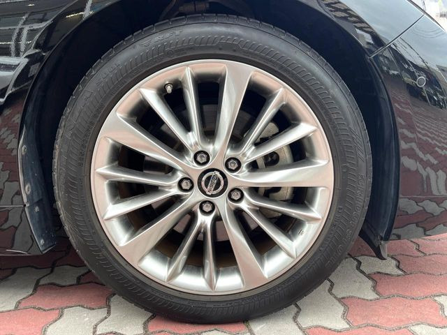 �y����18�C���`�A���~�z�C�[���z�O�ςɃ}�b�`���������A���~�z�C�[���𑕒����Ă���܂��B�e��ЊO�A���~�z�C�[����A�X�^�b�h���X�^�C�����戵�����Ă���܂��B���񂲑��k����������
