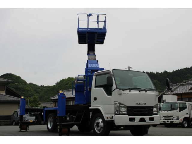 エルフ高所作業車