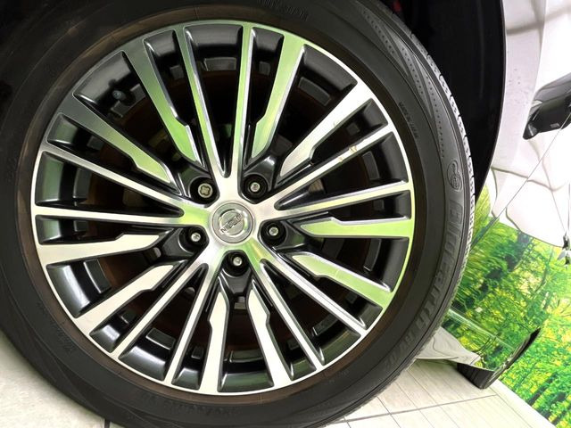 �y����18�C���`�A���~�z�C�[���z�O�ςɃ}�b�`���������A���~�z�C�[���𑕒����Ă���܂��B�e��ЊO�A���~�z�C�[����A�X�^�b�h���X�^�C�����戵�����Ă���܂��B���񂲑��k����������