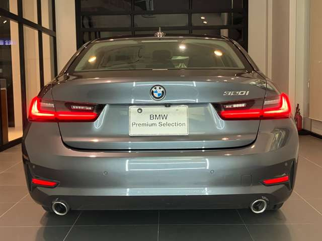 3シリーズセダン320i