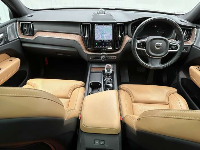 XC60リチャージ PHEV T8 AWD インスクリプション 4WD