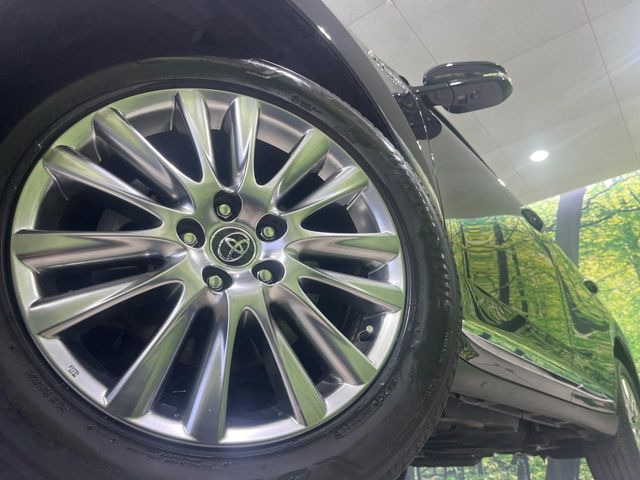 �y����18�C���`�A���~�z�C�[���z�O�ςɃ}�b�`���������A���~�z�C�[���𑕒����Ă���܂��B�e��ЊO�A���~�z�C�[����A�X�^�b�h���X�^�C�����戵�����Ă���܂��B���񂲑��k����������