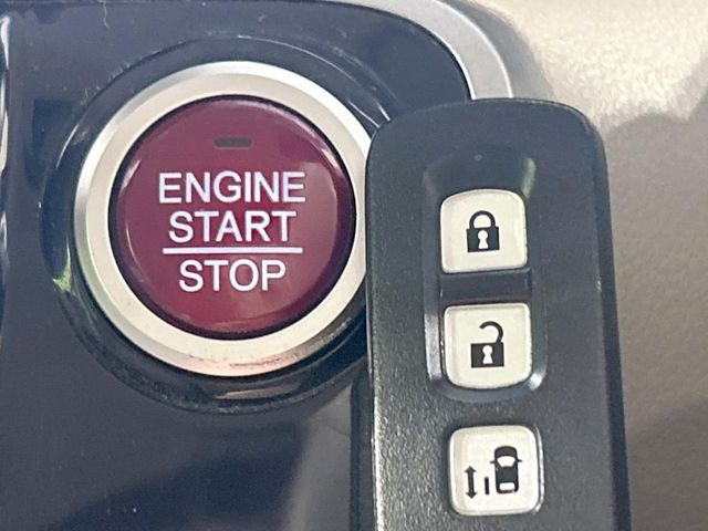 �yHonda�X�}�[�g�L�[�z�J�o����|�P�b�g�ɓ��ꂽ�܂܂ł��h�A�̎{���E�������\�ȃX�}�[�g�L�[�𑕔��B�G���W���̃I���E�I�t�����J�M�����o���K�v����������Ƃ��Ă��֗��ł���