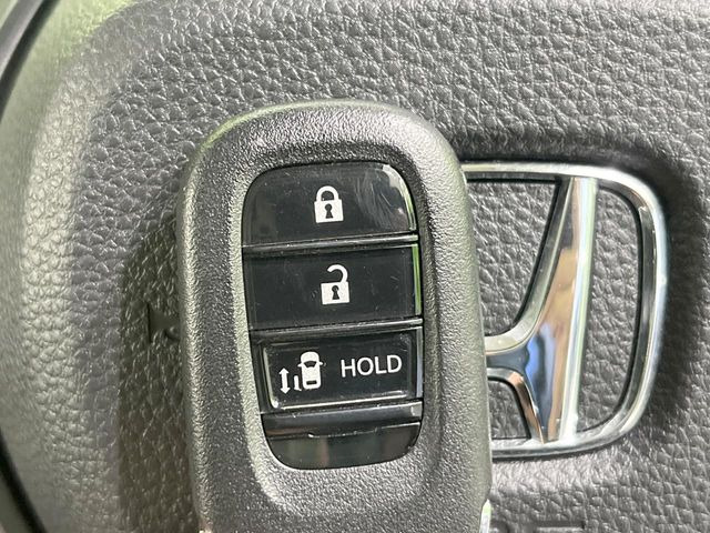 �yHonda�X�}�[�g�L�[�z�J�o����|�P�b�g�ɓ��ꂽ�܂܂ł��h�A�̎{���E�������\�ȃX�}�[�g�L�[�𑕔��B�G���W���̃I���E�I�t�����J�M�����o���K�v����������Ƃ��Ă��֗��ł���