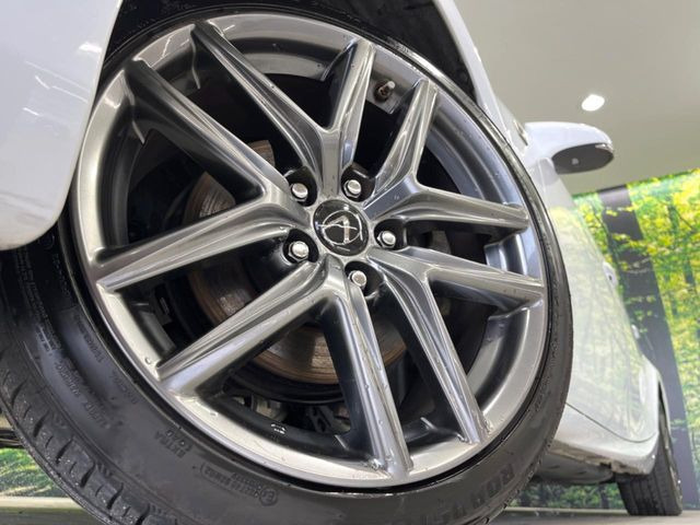 �y����18�C���`�A���~�z�C�[���z�O�ςɃ}�b�`���������A���~�z�C�[���𑕒����Ă���܂��B�e��ЊO�A���~�z�C�[����A�X�^�b�h���X�^�C�����戵�����Ă���܂��B���񂲑��k����������