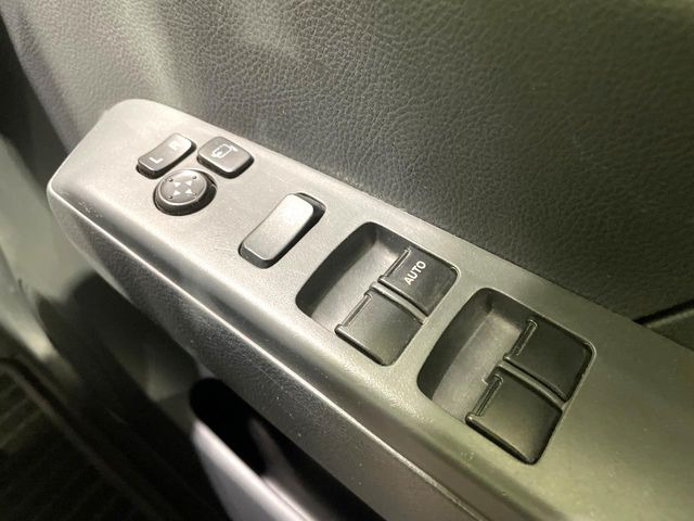 �y�d���i�[�~���[�z�T�C�h�~���[�͓d���i�[���ƂȂ��Ă���A�������ԏ�ł��L�Y�������X�N��}�����܂��B