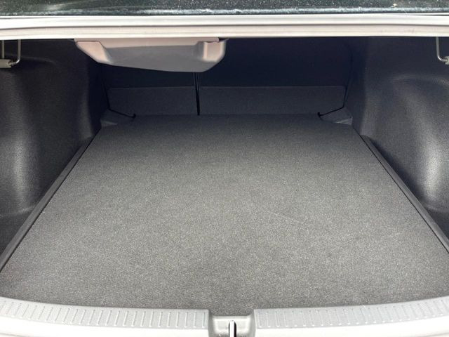 普段のお買い物や通勤、送迎等に十分な荷室スペースを確保しております。