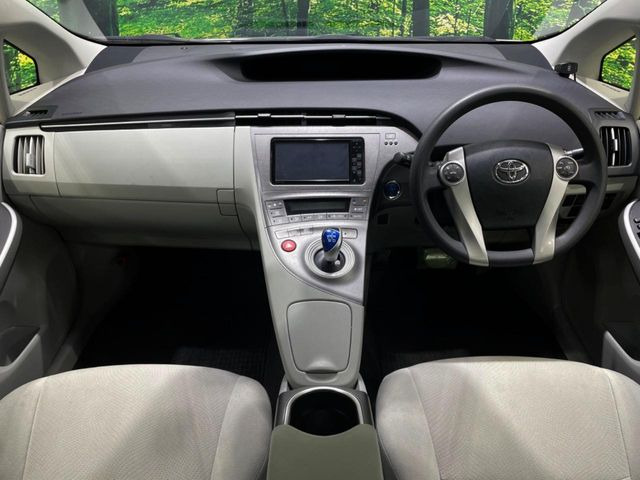 プリウス1.8 S