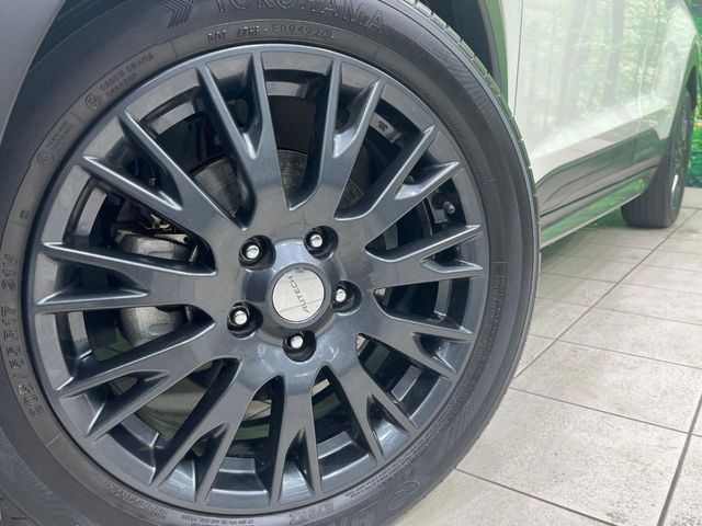 �y17�C���`�A���~�z�C�[���z�O�ςɃ}�b�`�����A���~�z�C�[���𑕒����Ă���܂��B�e��A���~�z�C�[����A�X�^�b�h���X�^�C�����戵�����Ă���܂��B���񂲑��k����������