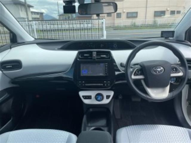 プリウス1.8 S
