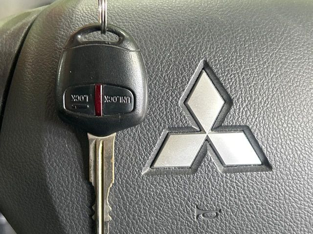 【キーレス】少し離れた場所からでもボタン一つでドアの開錠・施錠ができるのでとっても便利!ドアの鍵穴周りに傷をつけることもありません♪