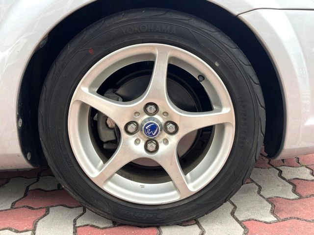 �y����15�C���`�A���~�z�C�[���z�O�ςɃ}�b�`���������A���~�z�C�[���𑕒����Ă���܂��B�e��ЊO�A���~�z�C�[����A�X�^�b�h���X�^�C�����戵�����Ă���܂��B���񂲑��k����������