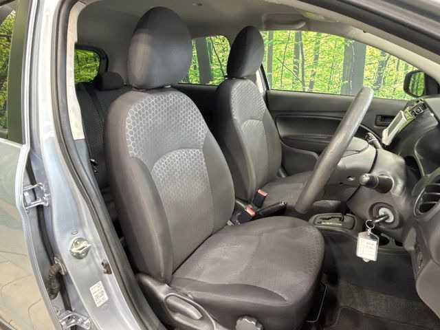 運転席シート廻りは使用感も少なく、良好な状態となっています。丁寧に使われていたことがよくわかりますね。