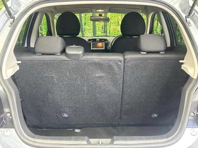 積み下ろしのしやすいデッキにはたっぷりと荷物を積み込んでいただけます。遊びから仕事まで、様々なシーンで頼れます♪