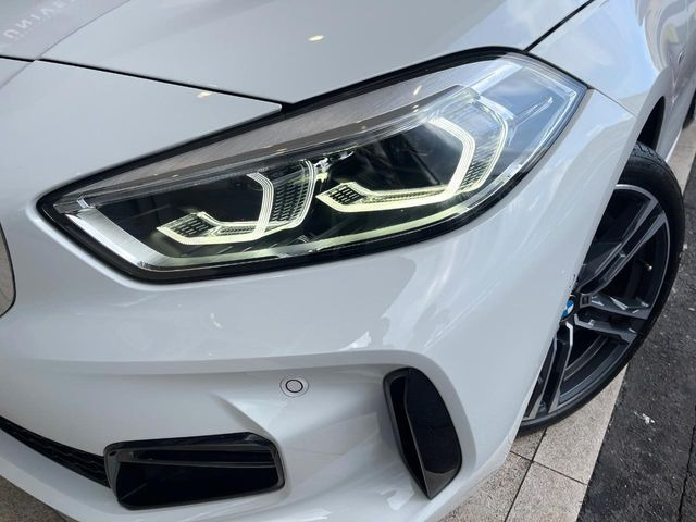 ��LED�w�b�h���C�g:��ԑ��s�����ǍD�Ȏ��E���m�ۂ����S���ĉ^�]�ł��鍂�P�xLED�w�b�h���C�g�𑕔�!�_�����x�������A����d�͂��}�����Ă��܂��B