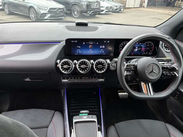 GLAクラスGLA200d 4マチック AMGラインパッケージ 4WD