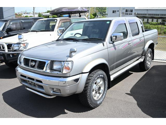 ダットサンピックアップ2.4 AX ダブルキャブ 4WD