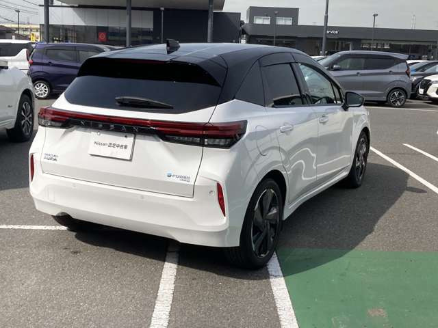 ノートオーラ1.2 G FOUR レザーエディション 4WD