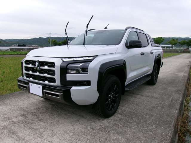トライトン2.4 GSR ディーゼル 4WD