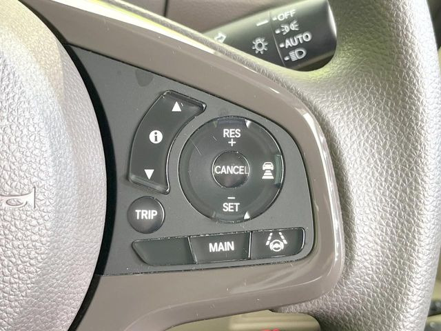 【アダプティブクルーズコントロール】高速道路での長距離走行が楽に!!自動で速度を保つクルーズコントロールが、衝突軽減システムと連携し、前方の車両を感知して車間を保つように速度調節してくれます!!
